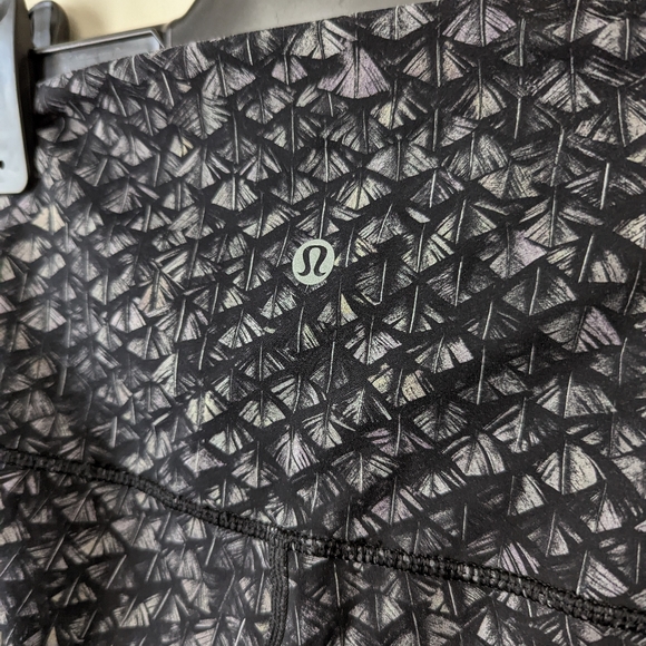 Lululemon Feather Print 28' Leggings - Picture 5 of 10
